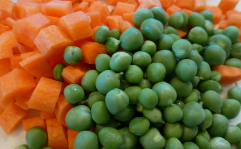 Green Peas  and diced carrots 3