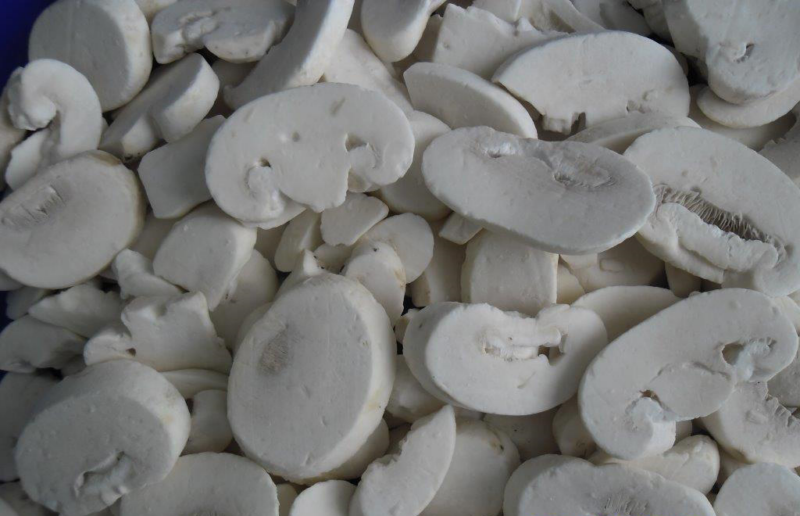 White Whole Mushrooms and Sliced 3